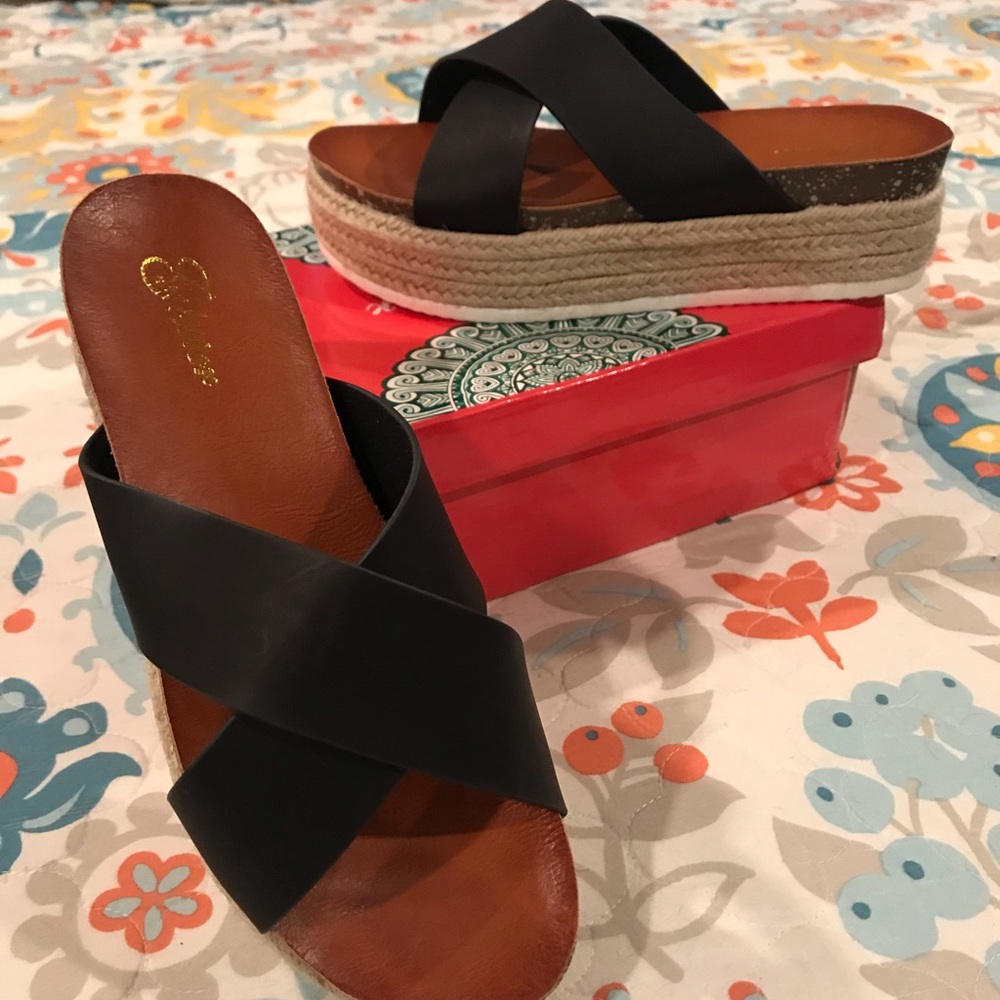 New in box Glister platform black wedge sandal sz9